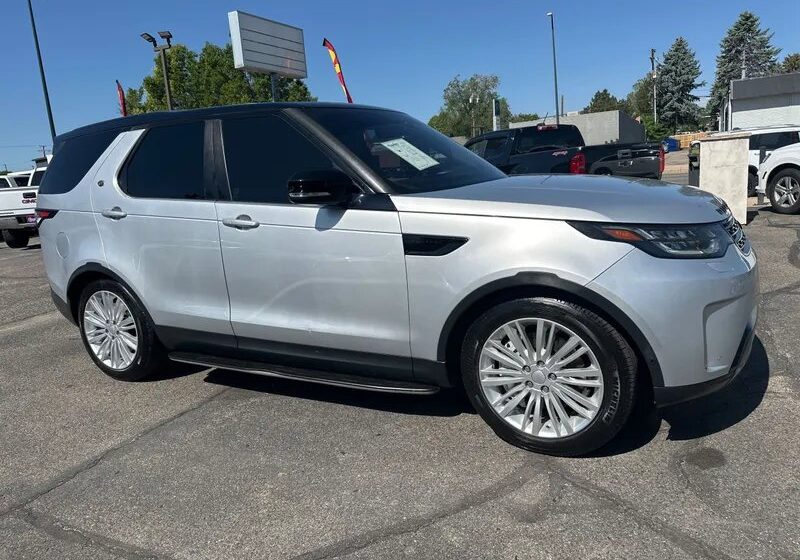 2020 Land Rover Discovery SE photo